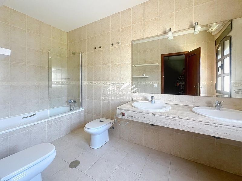 Foto 96374e0b-ed2c-402f-a0fd-cd4bdf3030c6. Casa a El Carmen - La Barrera Lucena