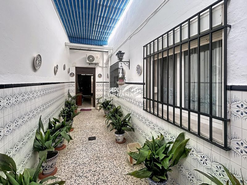 Foto 25604961-3b4f-4184-a975-dd9780de1137. Casa amb piscina a La Calzada Lucena