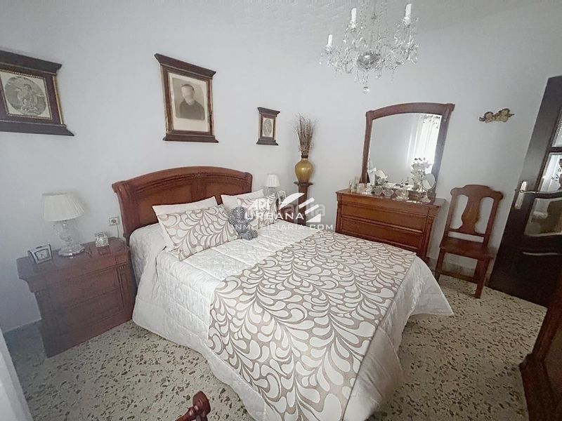 Foto 5bac0f3e-427e-46f0-8bdb-a5274f41cfc8. Casa amb piscina a La Calzada Lucena