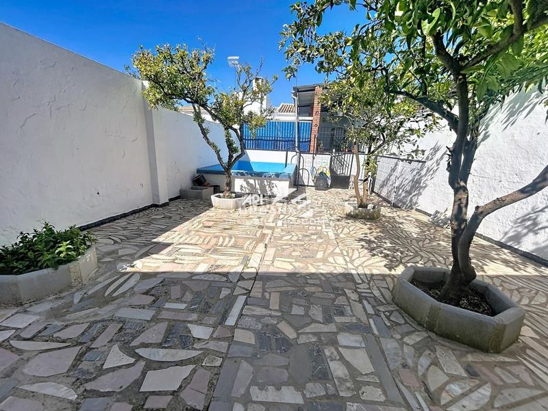 Foto a9bb7db0-0e52-4c06-aff5-37b0138035b0. Casa amb piscina a La Calzada Lucena