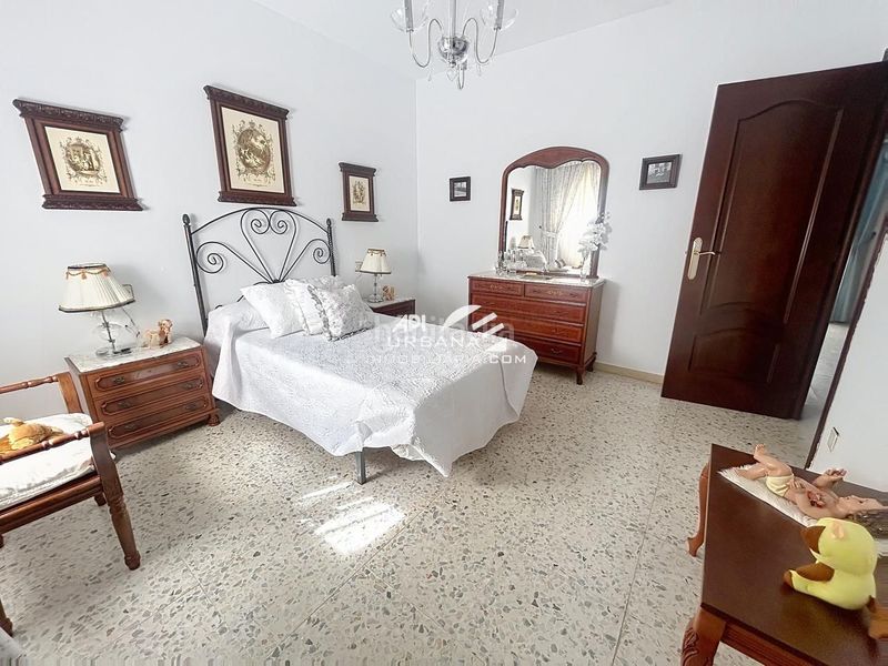 Foto b6ea3f33-5aa4-4536-ad22-0f6473056c9e. Casa amb piscina a La Calzada Lucena