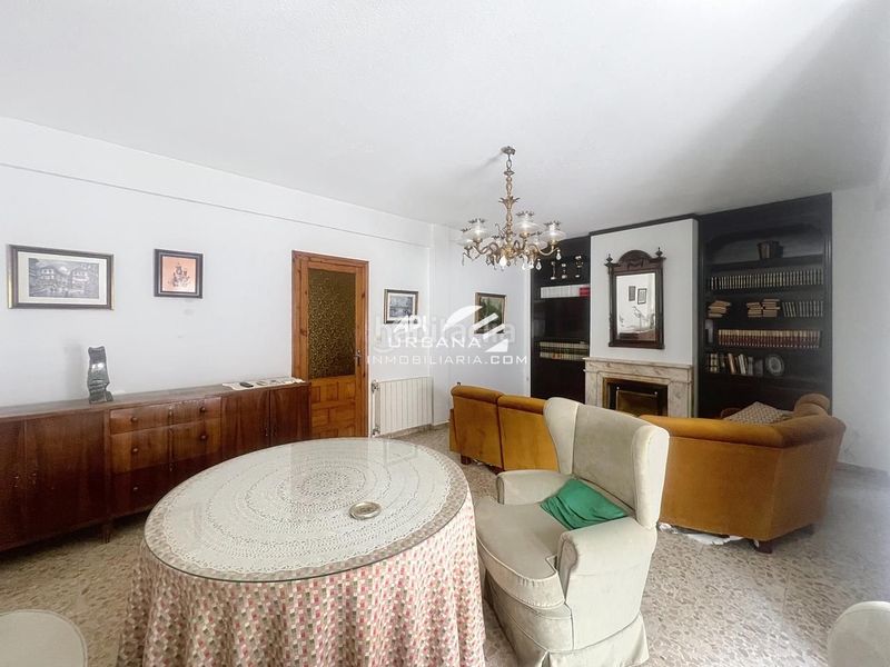 Foto 84445093-c379-443b-a8bb-dc658d05e010. Edificio en Centro Lucena