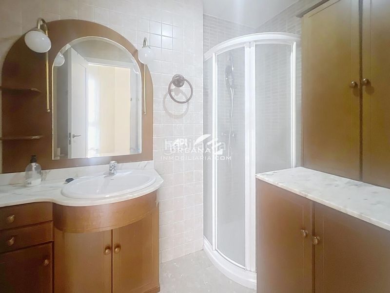 Foto 998ffb65-47d2-4778-bc03-bd6c438f61bf. Edificio en Centro Lucena