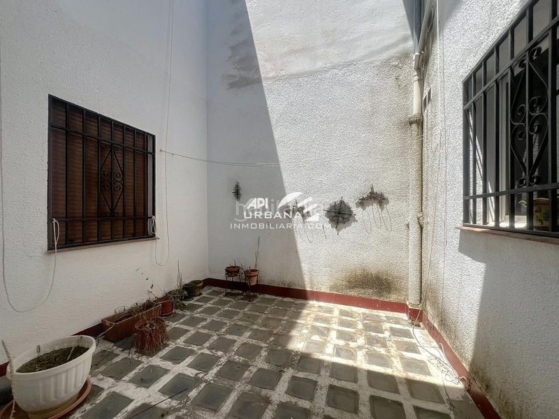 Foto c775b82c-4fff-40d2-9106-73def6e999c7. Edificio en Centro Lucena