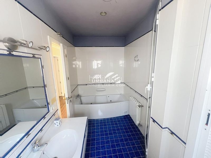 Foto e6617455-6a9a-41f9-b3fa-fa08beee5f23. Edificio en Centro Lucena