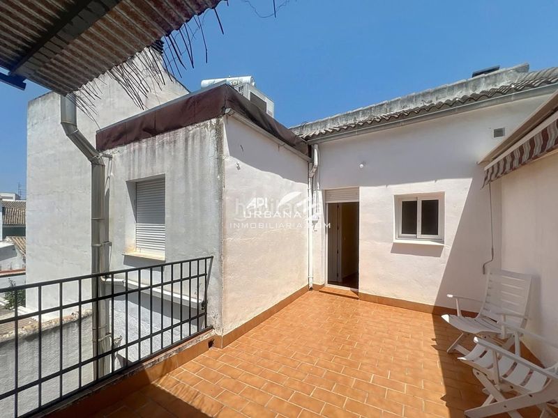 Foto 2061fda7-872a-4cd0-9fb4-6297bbc9c0a0. Edifici a Centro Lucena