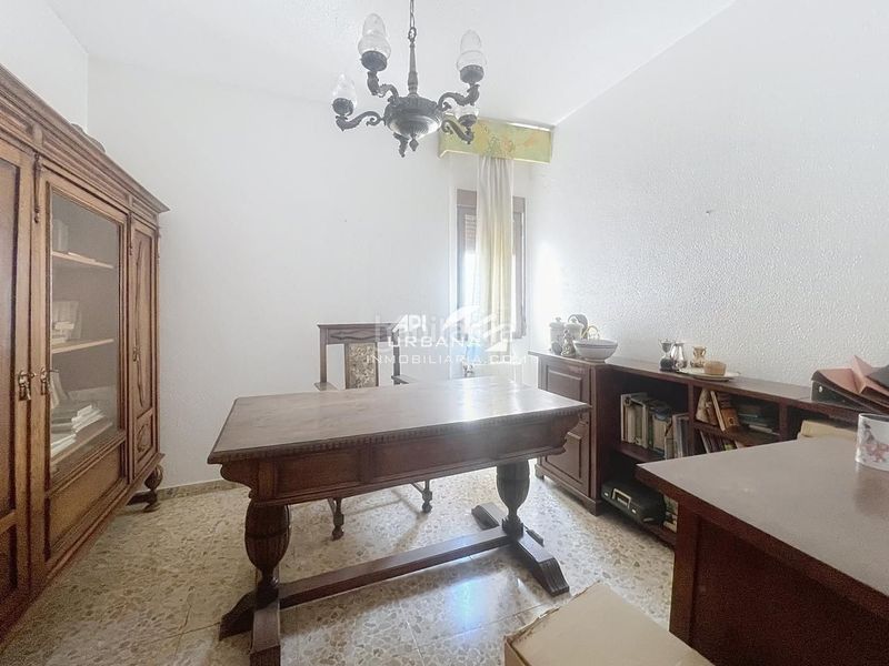 Foto cc46e829-f8e3-4ab6-8925-1c2f98300968. Edifici a Centro Lucena