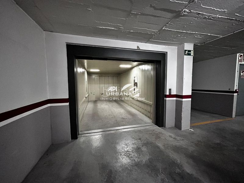 Foto 4b7e3333-2657-4169-9c3c-749257083afb. Aparcament cotxe a Centro Lucena