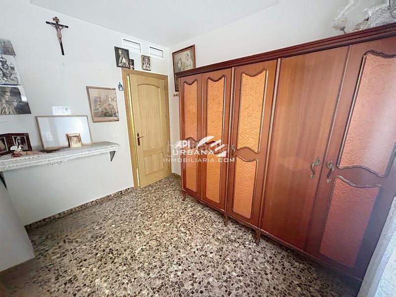 Foto ee36caa9-881e-4775-ad83-b04d76498c69. Planta baixa a Centro Lucena