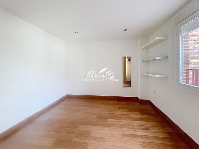 Foto 4f15b6ed-9760-4f82-a267-b9f0da16afc4. Casa amb piscina a jardín Lucena Lucena