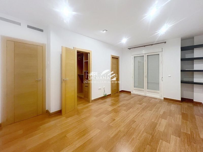 Foto 6a8886fd-d369-4fb3-9d1b-8f2d321ad5ec. Casa amb piscina a jardín Lucena Lucena