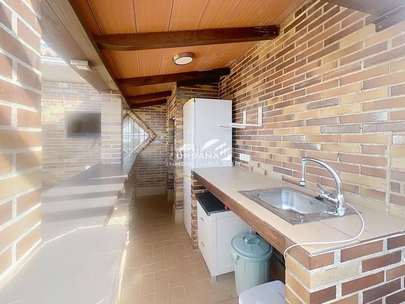 Foto 9c24c065-35d3-4319-af85-2ab35045b305. Casa amb piscina a jardín Lucena Lucena