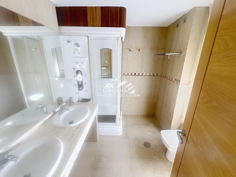 Foto cb937536-70ea-4bff-9e2c-c8b59090dbc2. Casa amb piscina a jardín Lucena Lucena