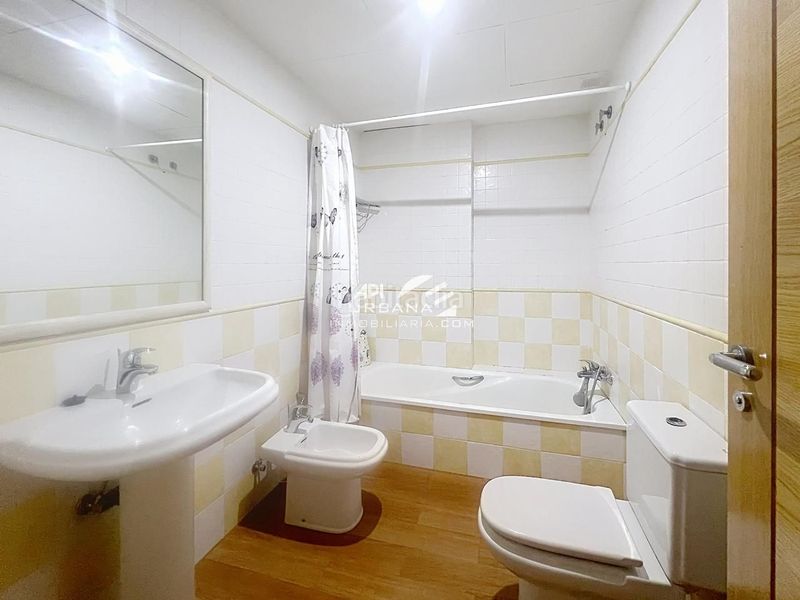 Foto d3fb249f-2e05-40b5-a272-4116f53a5cf4. Casa amb piscina a jardín Lucena Lucena