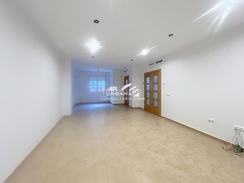 Foto de89a51c-4839-466d-888f-a94e4f494876. Casa amb piscina a jardín Lucena Lucena