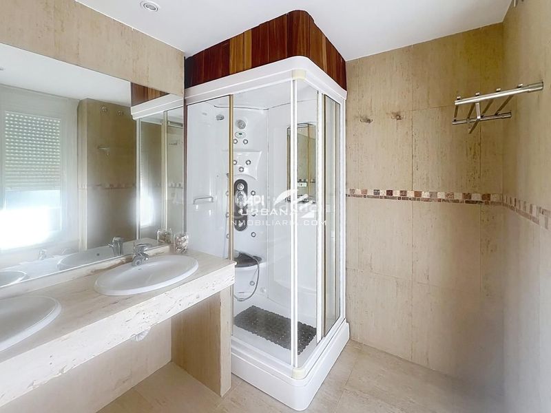 Foto e5e73b3b-bbda-4e92-adb1-d4e1b1629759. Casa amb piscina a jardín Lucena Lucena