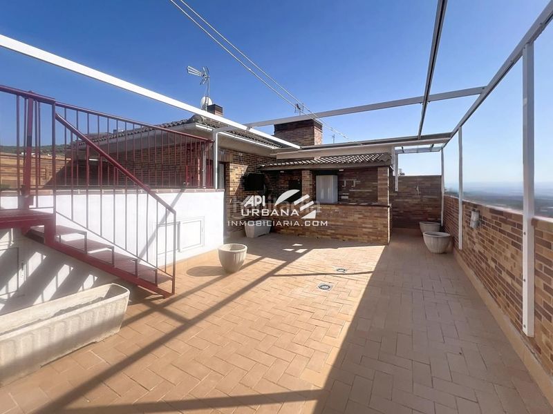 Foto f2f72ce0-aa52-4872-aa79-fce4e558274a. Casa amb piscina a jardín Lucena Lucena