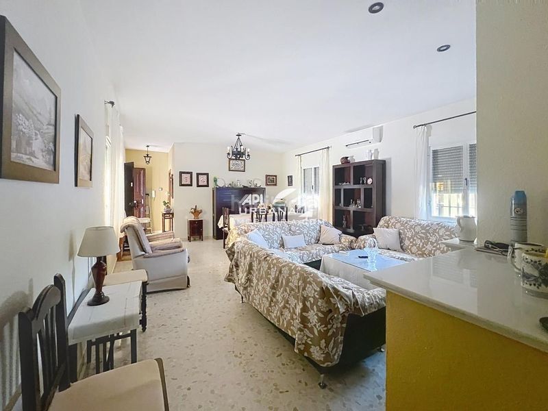 Foto 8b364e35-2099-4d99-aafd-5a65b5f8ddda. Casa amb piscina a San Francisco Lucena
