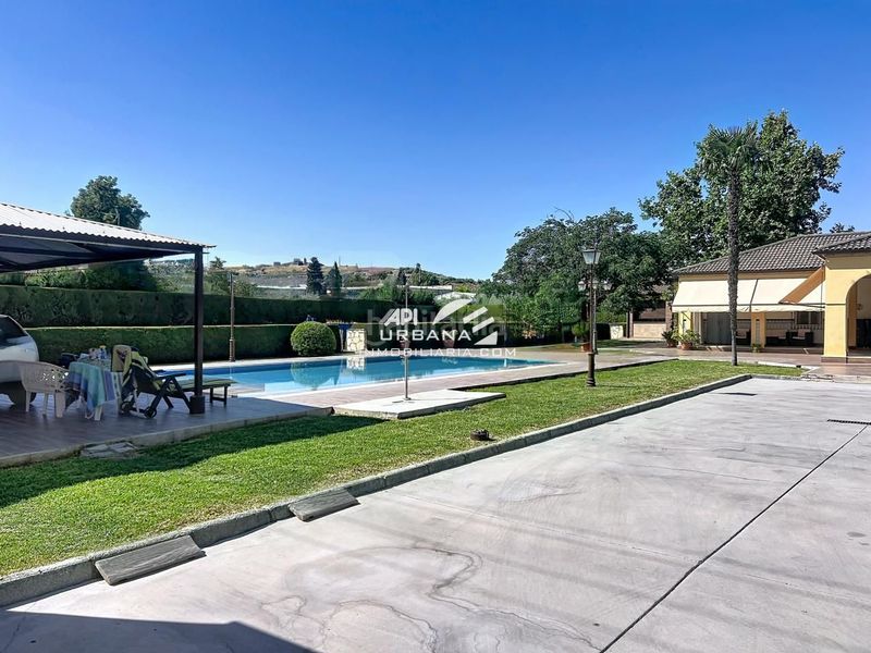 Foto a53d1129-bd5f-435e-8863-6456e20de110. Casa amb piscina a San Francisco Lucena
