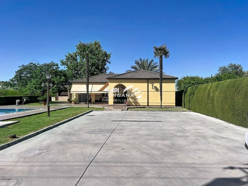 Foto b4f720f9-a930-4e88-8f7e-8b971566215e. Casa amb piscina a San Francisco Lucena
