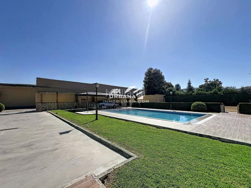 Foto be715696-bee2-4043-baf0-cab2dabce8f7. Casa amb piscina a San Francisco Lucena
