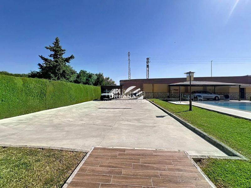 Foto df3157df-d2dc-491c-9585-c637b8297d3f. Casa amb piscina a San Francisco Lucena