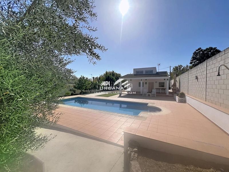 Foto 5572fa79-243f-4063-bf16-93e8c72df827. Casa amb piscina a Las Vegas - Campoaras Lucena