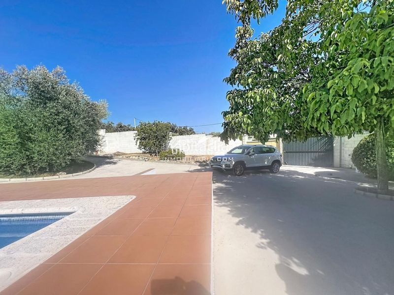 Foto 7564cc89-f9b7-4280-a9ef-6f621e03015c. Casa amb piscina a Las Vegas - Campoaras Lucena