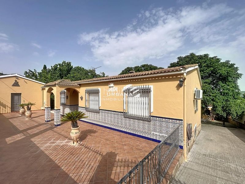 Foto 35862678-02e9-4112-b9f5-c0b68a5fb5db. Casa a El Carmen - La Barrera Lucena