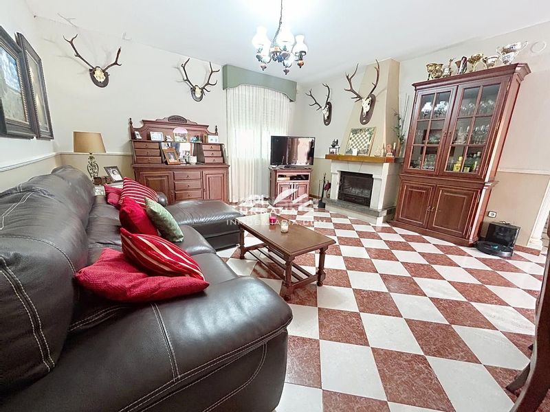 Foto b8f06112-14e7-4db6-8897-9f4d93a40c7b. Casa a El Carmen - La Barrera Lucena