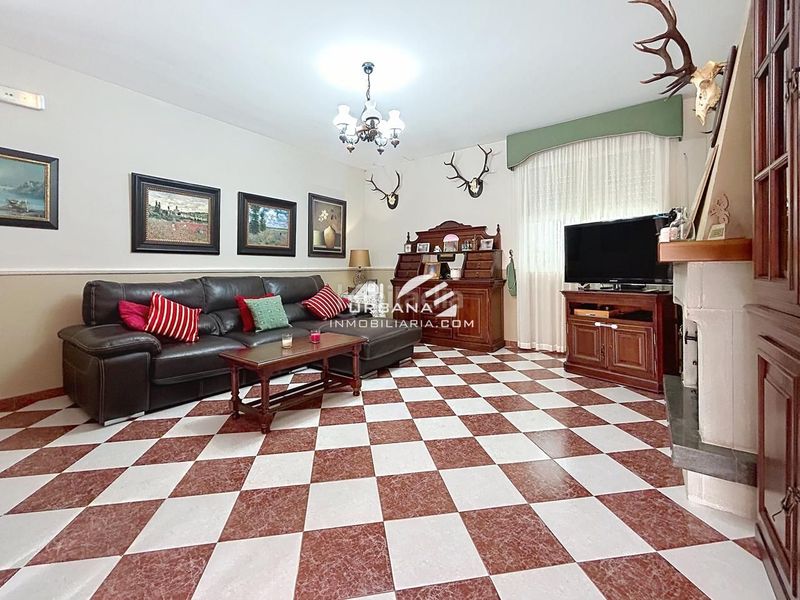 Foto d1f708ac-4cdb-44ae-ba4b-9ec78a33e65a. Casa a El Carmen - La Barrera Lucena