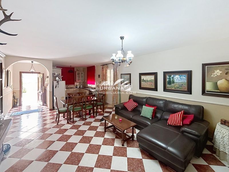 Foto f0b0c199-7010-48df-b9ea-4b531f43c523. Casa a El Carmen - La Barrera Lucena