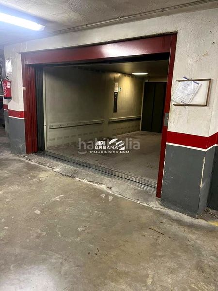 Foto f8b19d7c-1406-4b41-8f16-ed8d23974a25. Aparcament cotxe a Centro Lucena