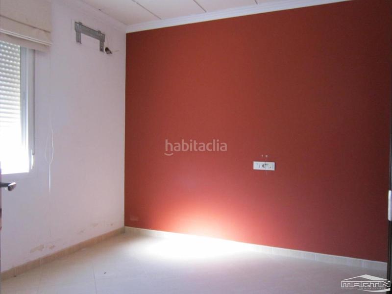 Foto 6ee932cd-fbfd-4b32-899d-e6adafab30b0. Édifice dans rute 34 dans Luque