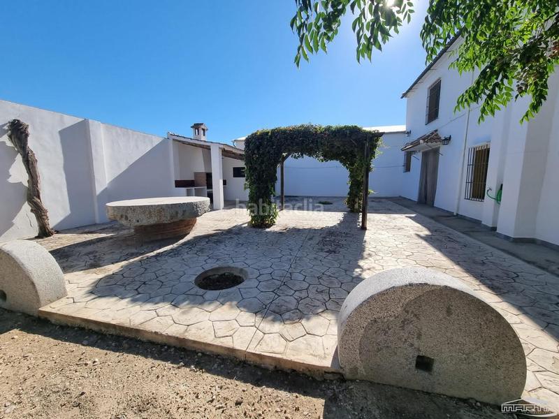 Foto c786f11d-e9d3-4b3b-be8d-d754769c5090. House with pool in Cabra