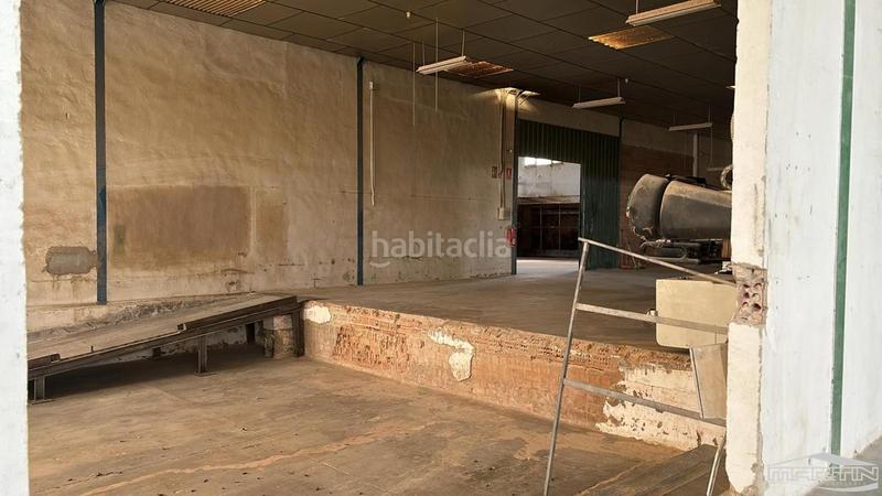 Foto a31307eb-03f1-4c3d-b55c-a80e9d5745ac. Bâtiment à usage industriel dans Poleares Lucena