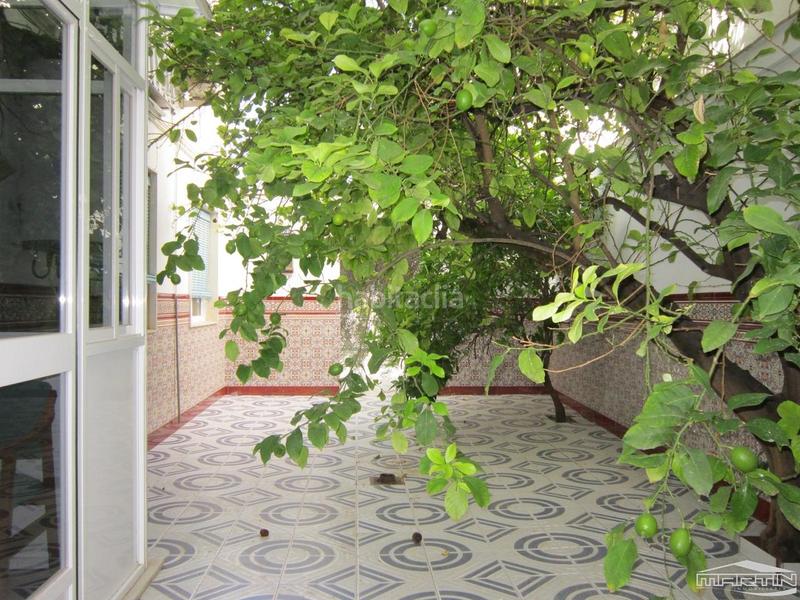 Foto d8450aea-954e-435b-a508-319f5713a00e. Casa en Centro Lucena