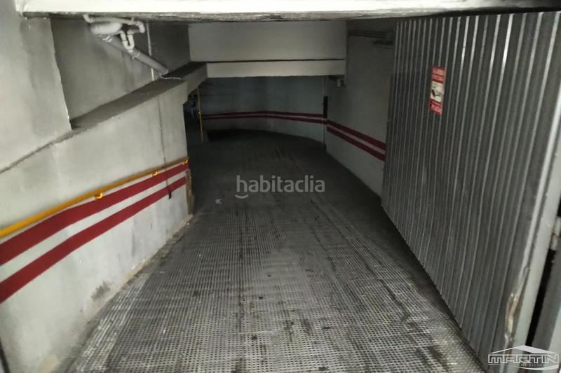 Foto c9c14321-b988-4170-be21-9bdcf13a02ef. Parking coche en Centro Lucena