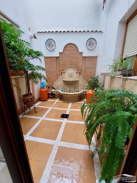 Foto a3ec4bb8-fd91-47a0-8c8c-5810f7963376. Casa en Centro Lucena