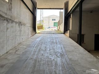 Rent Industrial building  Yesares