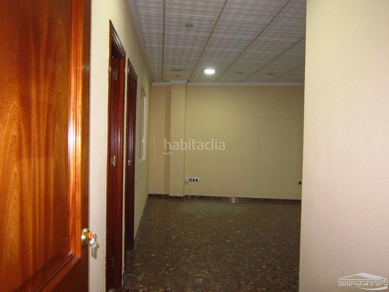 Foto 971f6734-9878-43f7-8c48-3f652b180152. Affitto ufficio in Centro Lucena