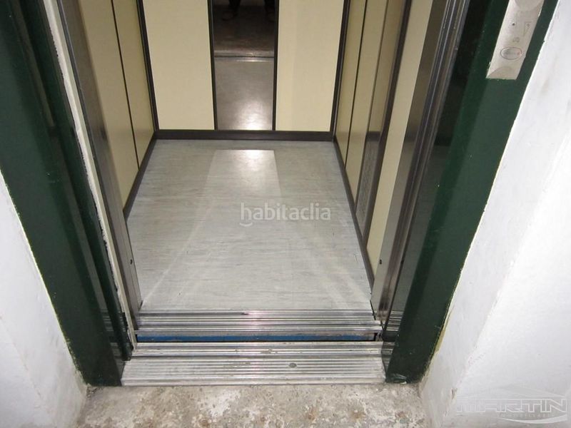 Foto f77b0af0-1efd-401f-ad73-d20e506cbeb2. Aparcament cotxe a El Valle Lucena