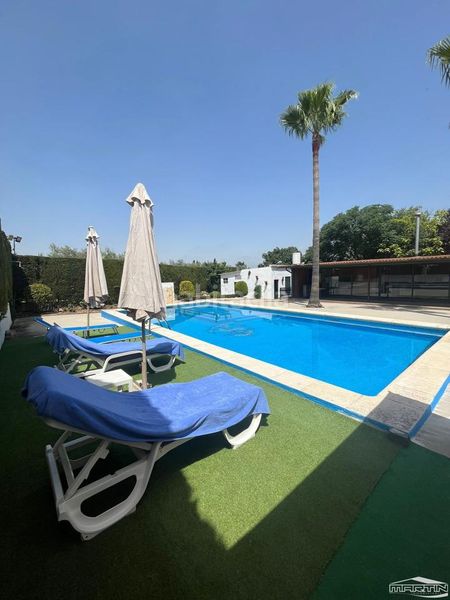 Foto fdcedcae-8f1f-4f71-a95d-94abc39803b4. Casa amb piscina a Las Vegas - Campoaras Lucena