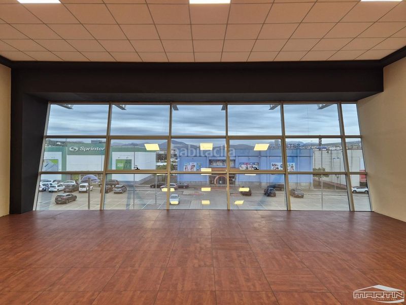Foto 5b6db3c6-18ab-4f41-b5a8-12a55a1e741c. Alquiler local comercial en luisa lopez fijo 1 en Lucena