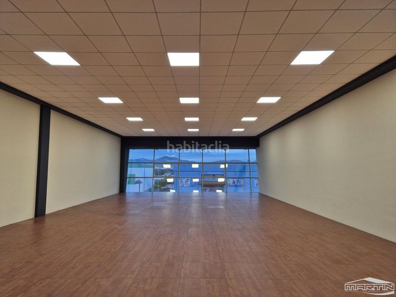 Foto 9316b954-40bd-4c14-8c36-60d069f39176. Alquiler local comercial en luisa lopez fijo 1 en Lucena