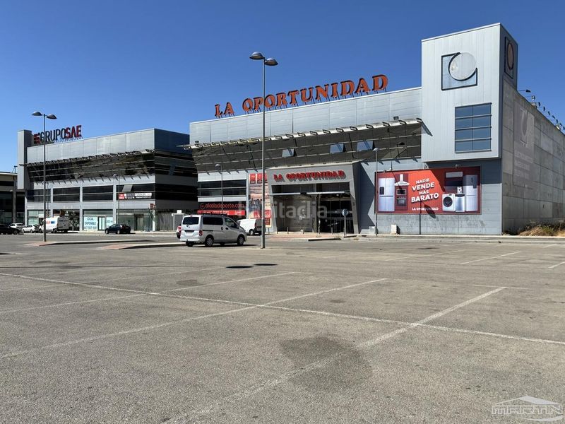 Foto a09b43e0-ad92-48df-b734-3737c256b483. Alquiler local comercial en luisa lopez fijo 1 en Lucena