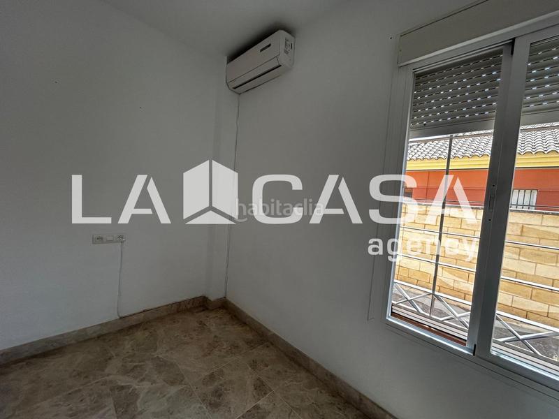 Foto 556d4509-bfd5-49f6-99d7-dfcecd3b5f37. Chalet con piscina in Olivar de Quintos Montequinto