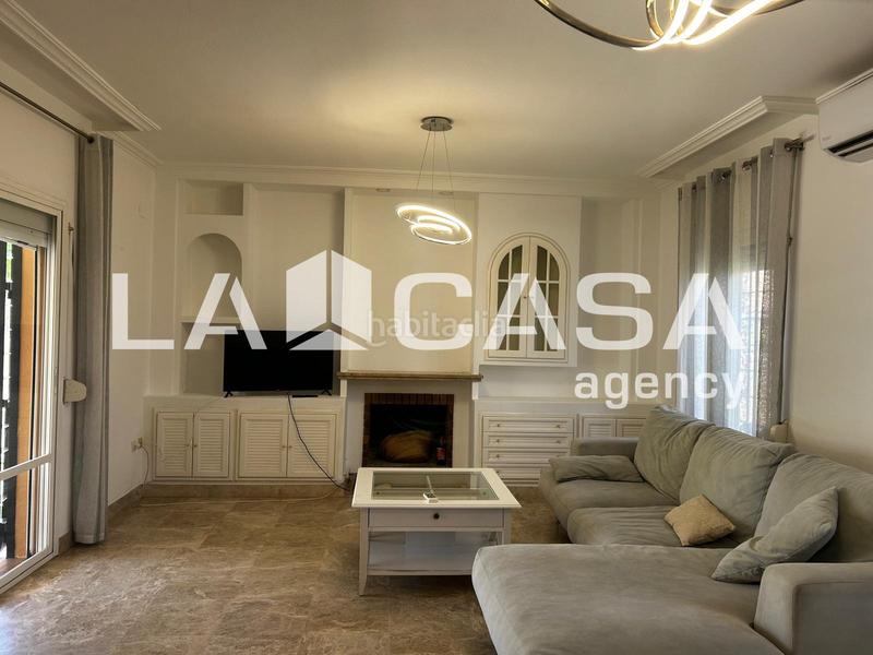 Foto b86d1afb-fc84-432e-aa42-5ff25219dfc5. Chalet con piscina in Olivar de Quintos Montequinto