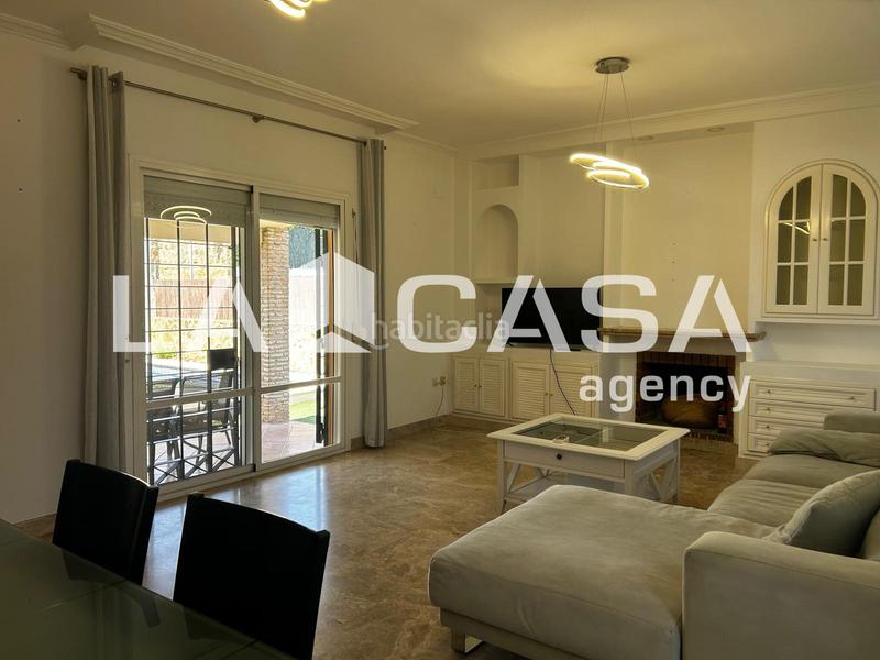Foto d881a7ce-df77-445b-bdeb-1b17912a253b. Chalet con piscina in Olivar de Quintos Montequinto