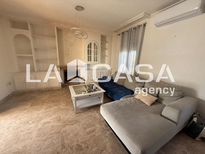Foto ea9091fb-4d23-45e3-8663-a19e613f3853. Chalet con piscina in Olivar de Quintos Montequinto